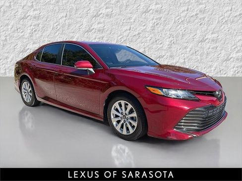 Used 2018 Toyota Camry XLE image 1