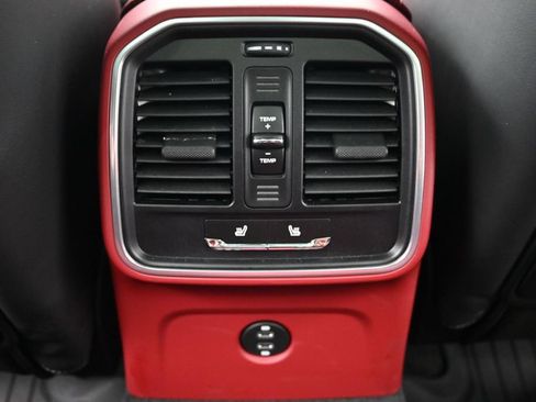 Certified 2023 Porsche Macan AWD/4WD image 8
