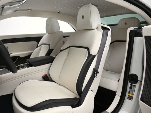 Used 2025 Rolls-Royce Spectre w/ Spectre Launch Package image 10