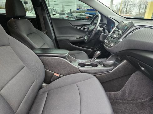 Used 2017 Chevrolet Malibu LT image 36