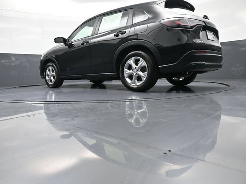 Certified 2023 Honda HR-V LX image 30