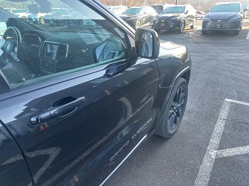 Used 2018 Jeep Grand Cherokee Altitude image 18