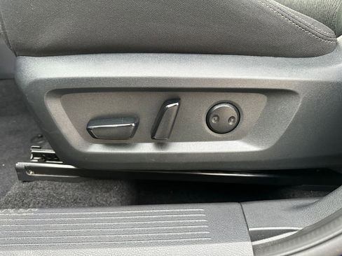 Used 2025 Nissan Rogue SV image 21