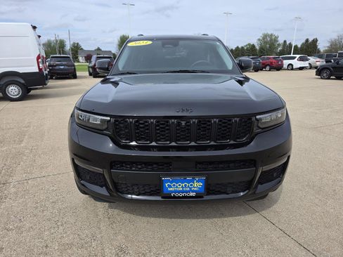 Used 2023 Jeep Grand Cherokee L Limited w/ Luxury Tech Group II image 13