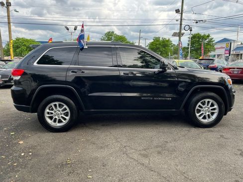 Used 2018 Jeep Grand Cherokee Laredo AWD/4WD image 5