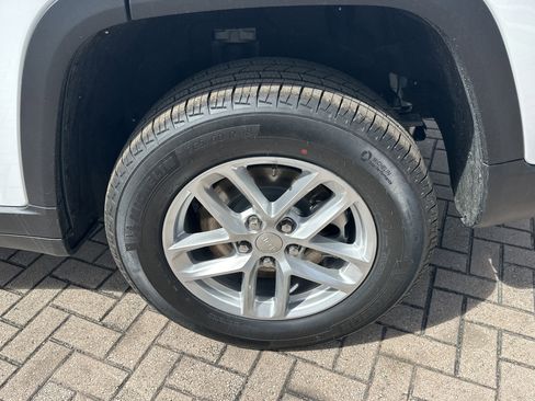 New 2026 Jeep Grand Cherokee L Laredo RWD image 12