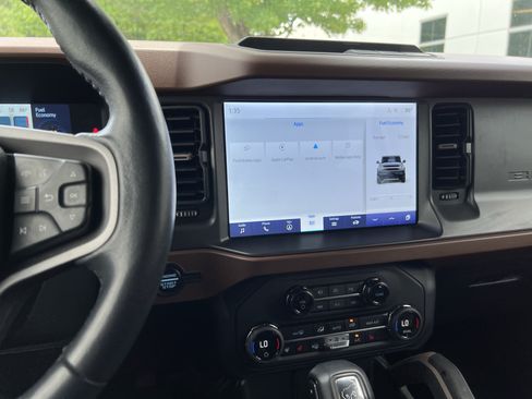 Used 2024 Ford Bronco Outer Banks AWD/4WD image 32
