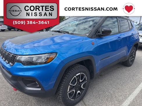 Used 2025 Jeep Compass Trailhawk AWD/4WD image 1