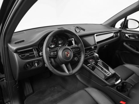 Certified 2026 Porsche Macan AWD/4WD image 52