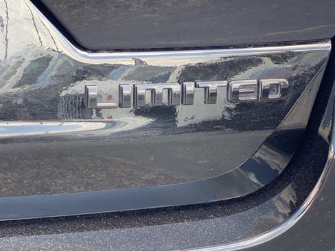 Used 2025 Jeep Grand Cherokee Limited w/ Luxury Tech Group II RWD image 5