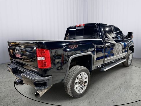 Used 2017 GMC Sierra 2500 Denali w/ Duramax Plus Package AWD/4WD image 6