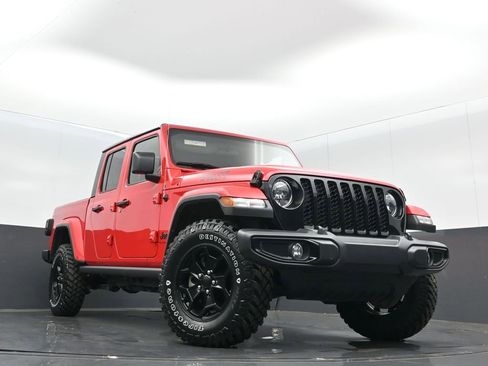 Certified 2022 Jeep Gladiator Willys image 26
