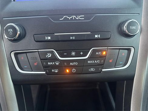 Used 2020 Ford Fusion SEL image 24