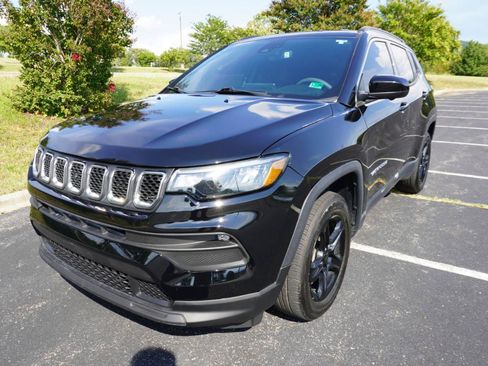 Used 2023 Jeep Compass Latitude w/ Convenience Group AWD/4WD image 7