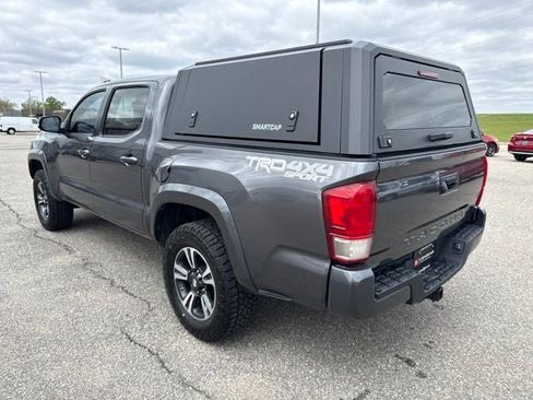 Used 2017 Toyota Tacoma TRD Sport w/ Tow Package (A/T) AWD/4WD image 8