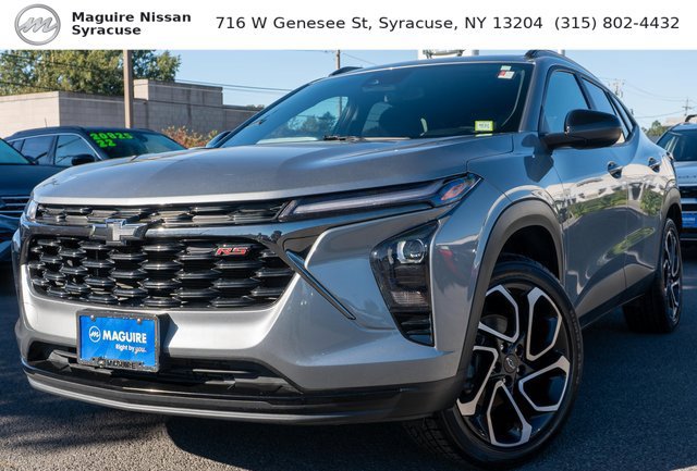 Used 2025 Chevrolet Trax RS w/ Driver Confidence Package FWD image 1