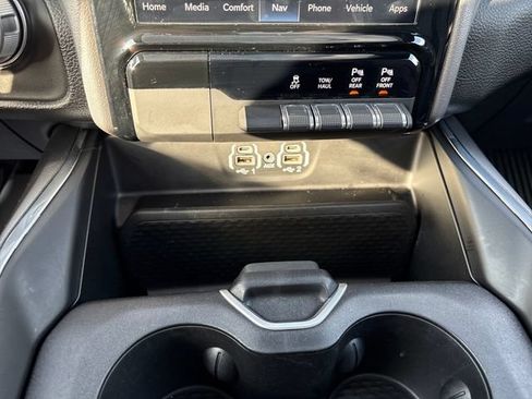Used 2023 RAM 1500 Laramie AWD/4WD image 19