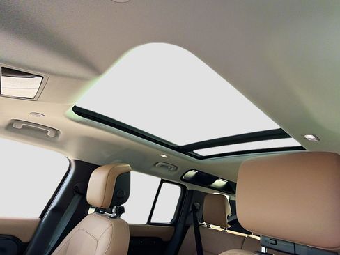 New 2026 Land Rover Defender 110 X-Dynamic SE image 26