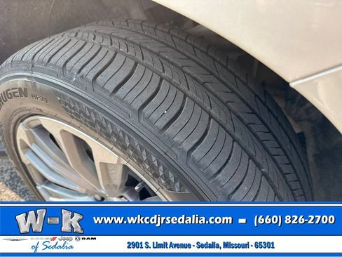 Used 2021 GMC Yukon Denali AWD/4WD image 4