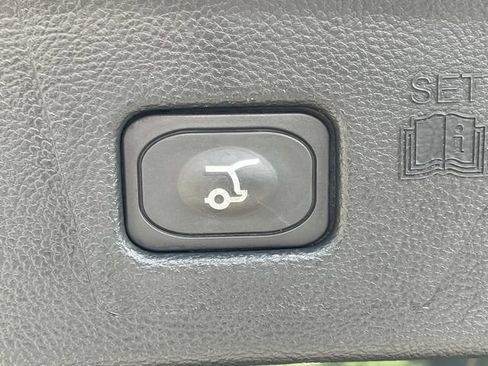 Certified 2024 Ford Edge SEL w/ Convenience Package AWD/4WD image 16