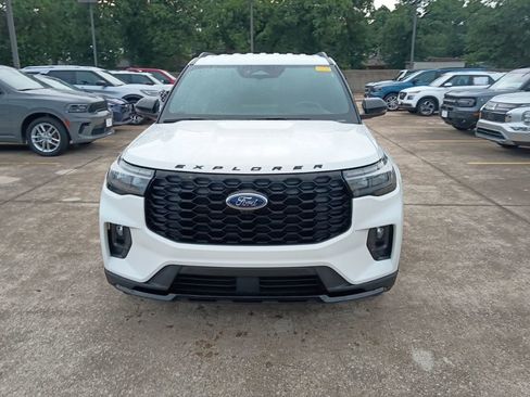 Used 2025 Ford Explorer ST-Line w/ ST-Line Street Pack AWD/4WD image 5