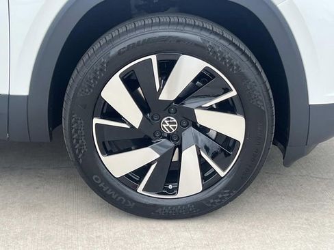 New 2026 Volkswagen Atlas Cross Sport SE FWD image 3