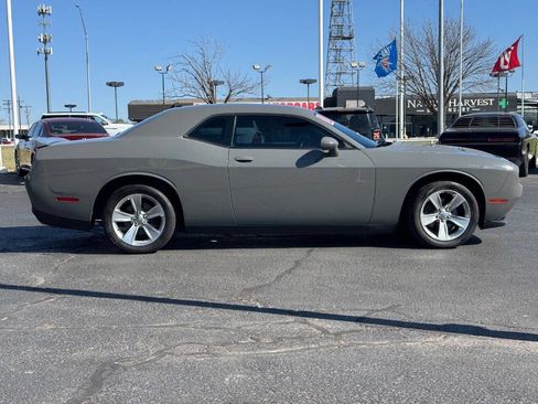 Used 2018 Dodge Challenger SXT image 4