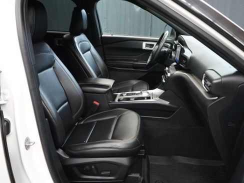 Used 2020 Ford Explorer XLT w/ Equipment Group 202A AWD/4WD image 57