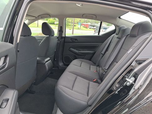 Used 2024 Nissan Altima 2.5 SV FWD image 10