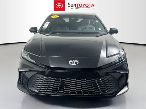 Used 2025 Toyota Camry SE w/ Convenience Package FWD image 10