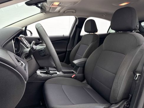 Used 2018 Chevrolet Cruze LT image 16