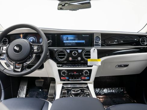 New 2026 Rolls-Royce Spectre image 4