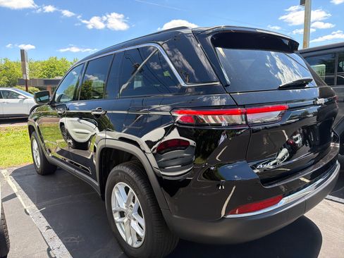 Certified 2025 Jeep Grand Cherokee Laredo X w/ Luxury Tech Group I AWD/4WD image 5