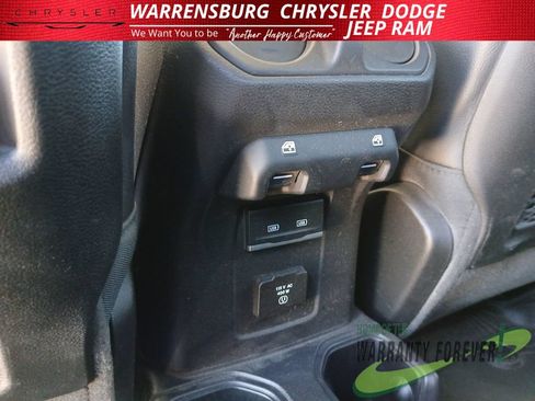 Used 2021 Jeep Gladiator Rubicon w/ Dual Top Group AWD/4WD image 15