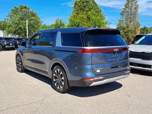 Used 2024 Kia Carnival EX FWD image 6