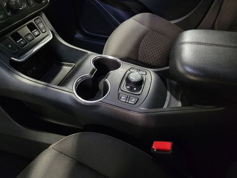 Used 2021 GMC Terrain SLE w/ Driver Convenience Package FWD image 26