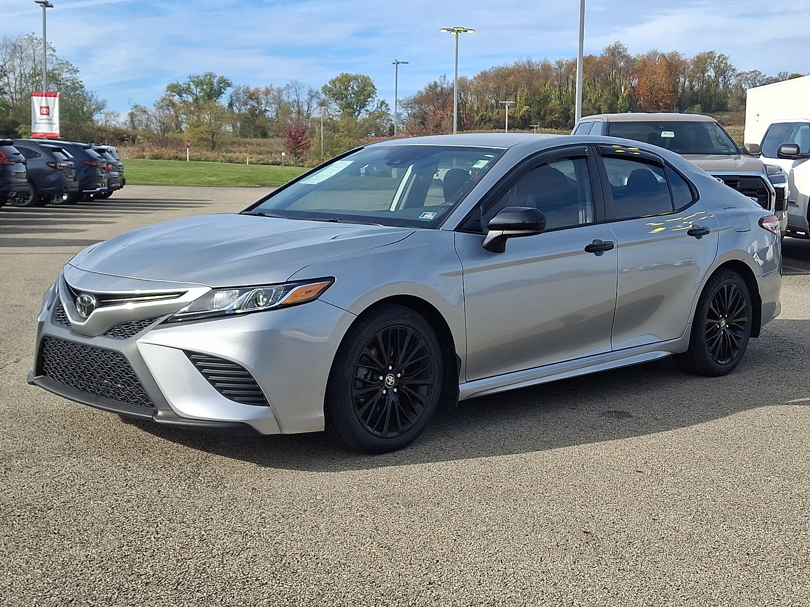 Used 2020 Toyota Camry SE AWD/4WD image 3
