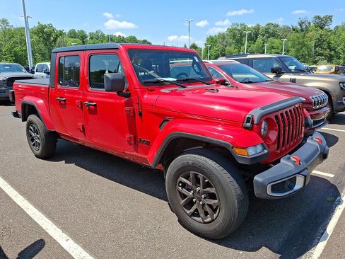 Used 2023 Jeep Gladiator Sport AWD/4WD image 3