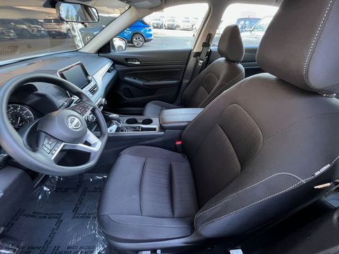 Used 2025 Nissan Altima 2.5 SV FWD image 28