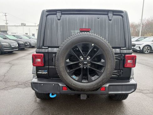 Used 2022 Jeep Wrangler Unlimited Sahara w/ Cold Weather Group AWD/4WD image 4