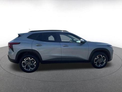 Used 2025 Chevrolet Trax LT w/ LT Convenience Package image 16