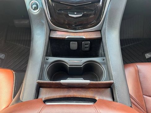 Used 2020 Cadillac Escalade Premium Luxury w/ Escalade Sport Edition AWD/4WD image 21
