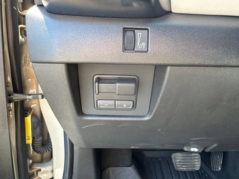 Used 2024 GMC Canyon AT4X AWD/4WD image 15