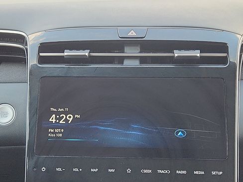 Certified 2024 Hyundai Tucson Limited AWD/4WD image 17
