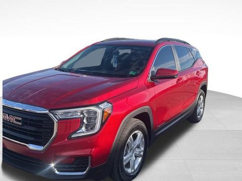 Used 2024 GMC Terrain SLE w/ Driver Convenience Package image 16