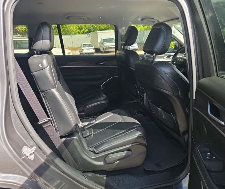 Used 2022 Jeep Grand Cherokee L Limited AWD/4WD image 9