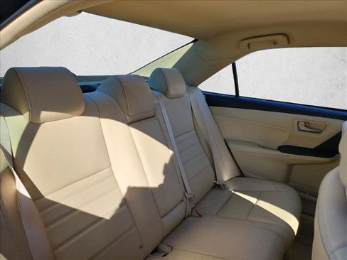 Used 2016 Toyota Camry XLE image 16