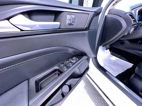 Used 2018 Ford Fusion Titanium FWD image 12
