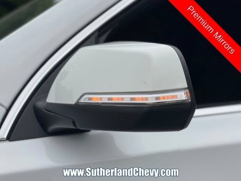 Used 2023 Chevrolet Traverse LT FWD image 11
