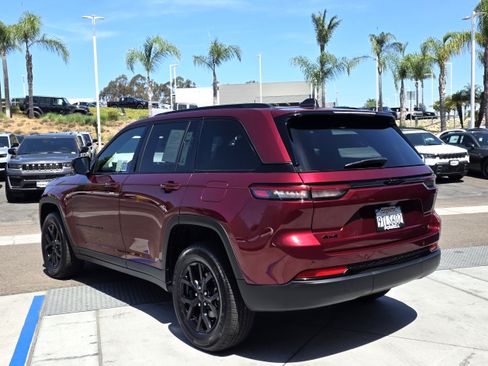 Certified 2025 Jeep Grand Cherokee Altitude AWD/4WD image 3